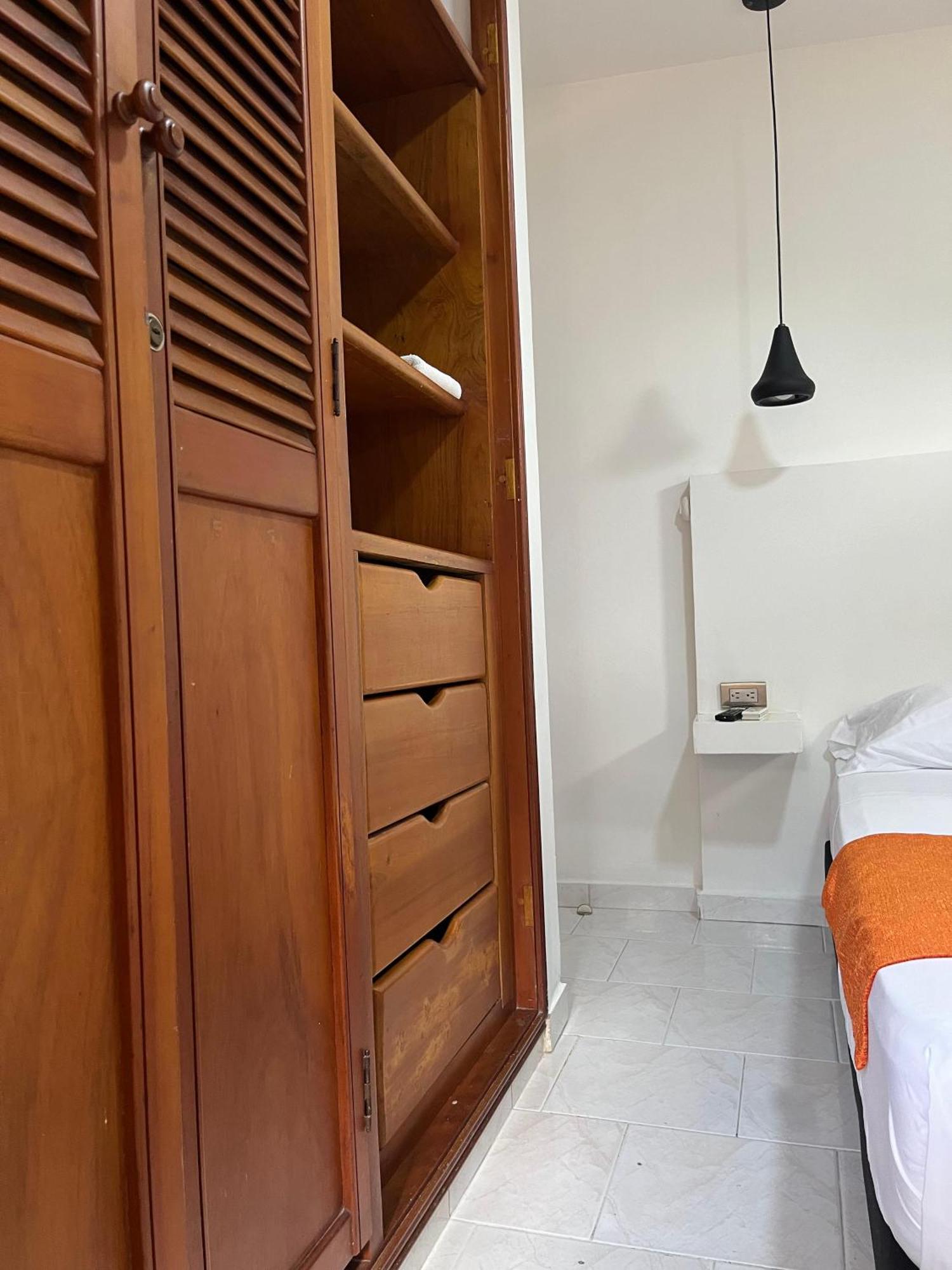 بيت شباب La 10B Cartagena المظهر الخارجي الصورة